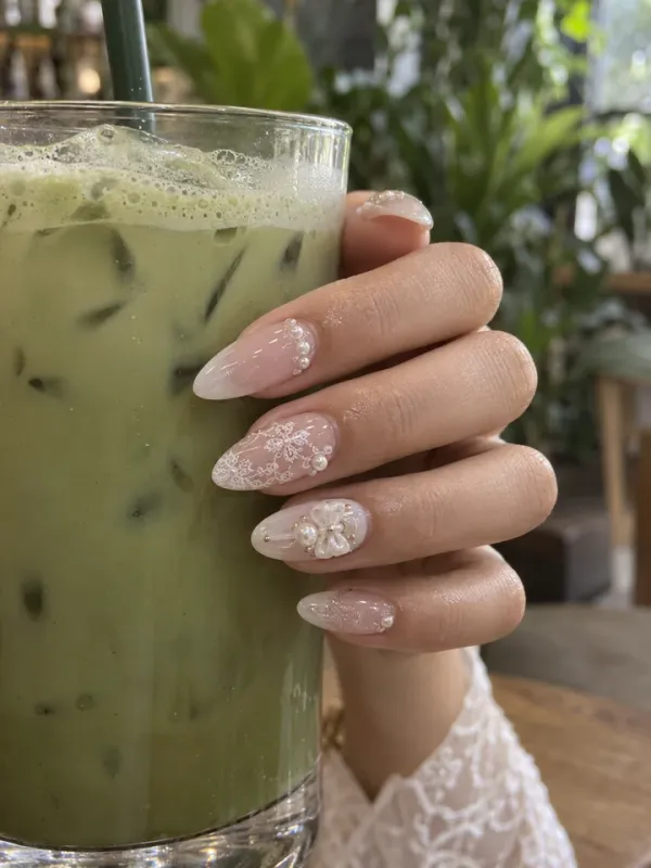 Bridal gel nail design
