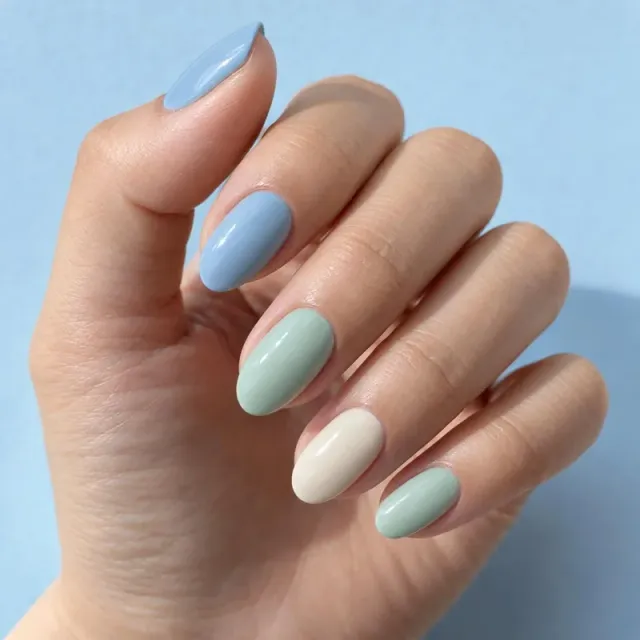 Lucky nail colors for Monday