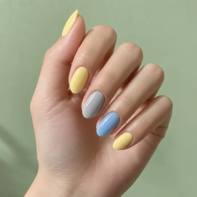 Lucky nail colors for Wednesday (daytime)