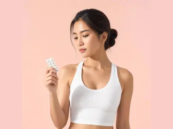 ผู้หญิงเอเชียถือแผงยา ชนิดของยาคลายกล้ามเนื้อ — Intimo Life